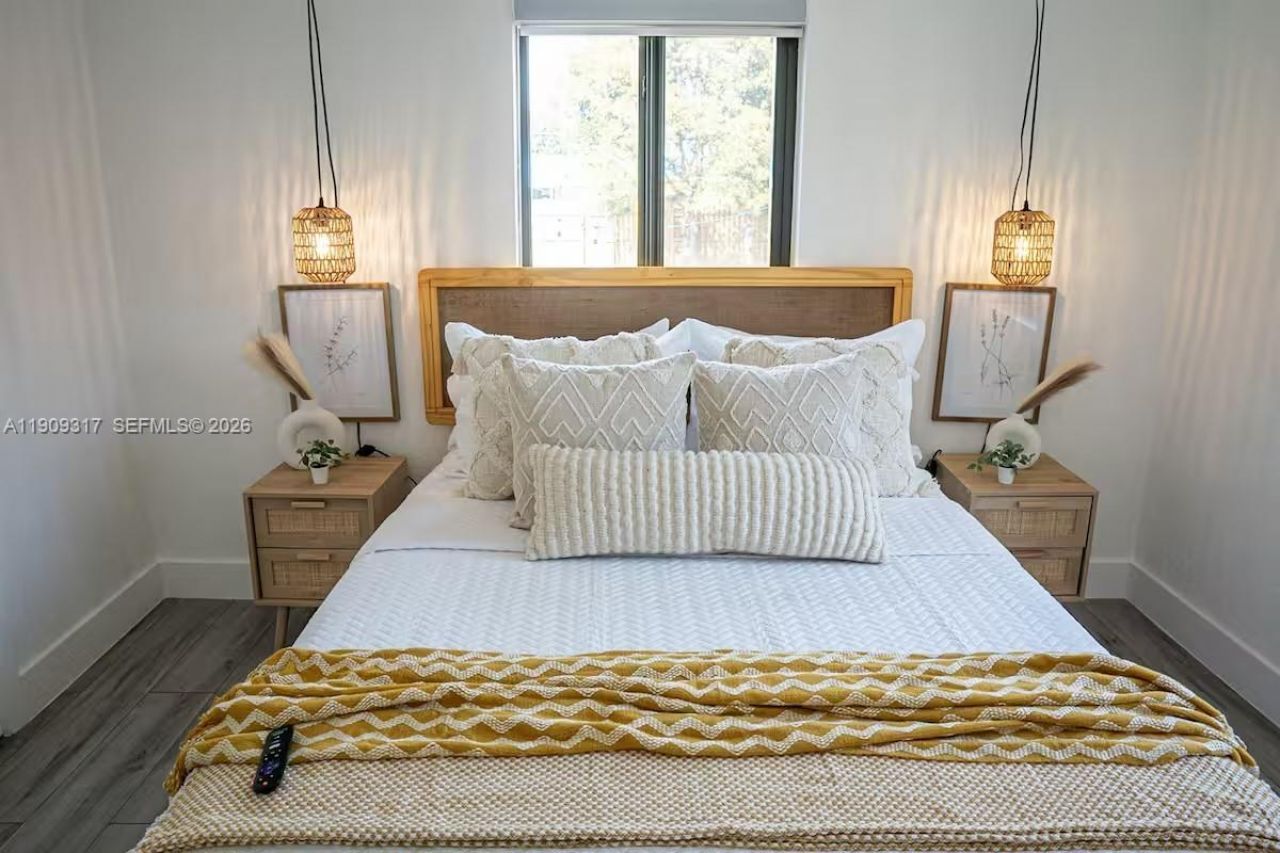 271 NW 143rd St, Miami, FL 33168 Photo