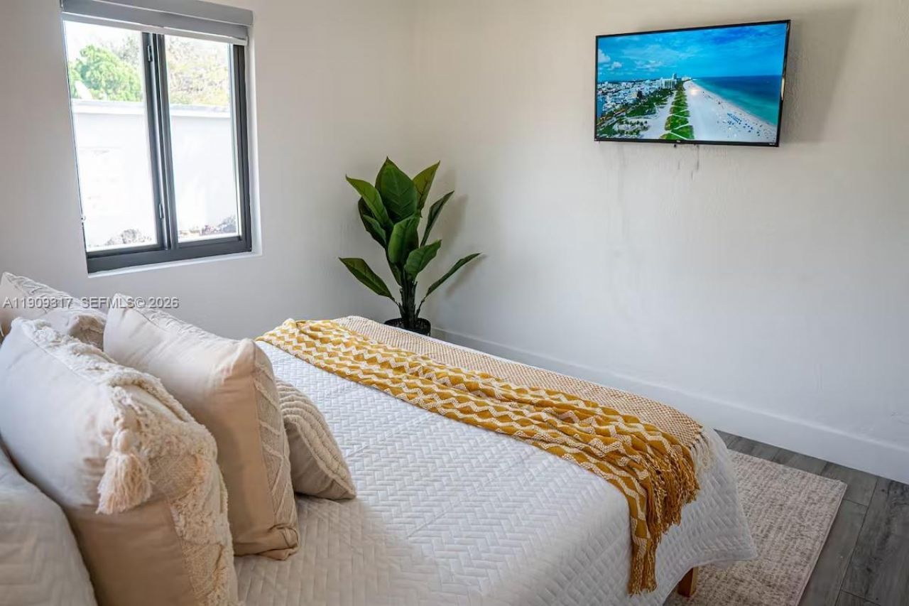 271 NW 143rd St, Miami, FL 33168 Photo