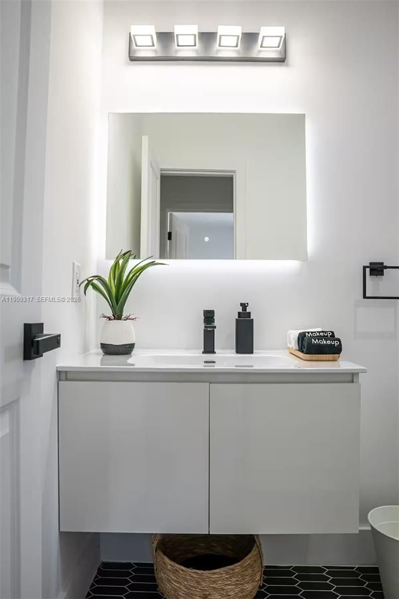 271 NW 143rd St, Miami, FL 33168 Photo