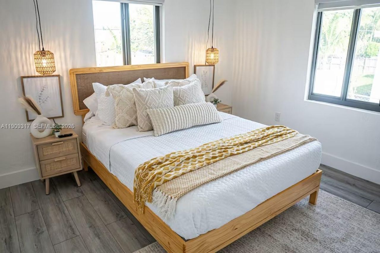 271 NW 143rd St, Miami, FL 33168 Photo