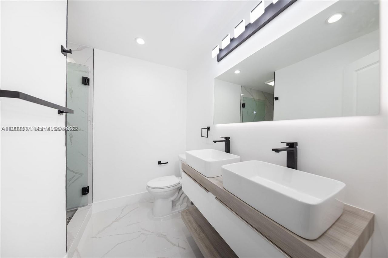 271 NW 143rd St, Miami, FL 33168 Photo