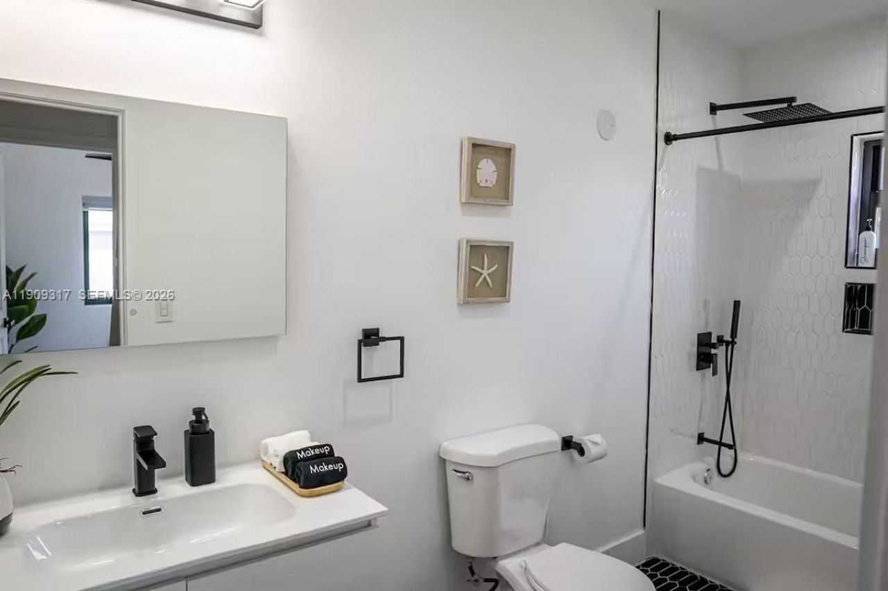 271 NW 143rd St, Miami, FL 33168 Photo