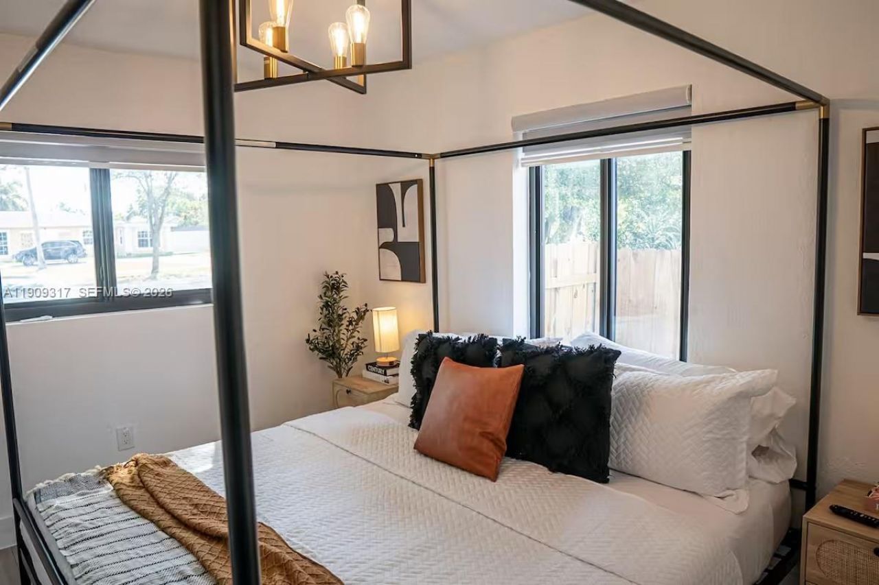 271 NW 143rd St, Miami, FL 33168 Photo