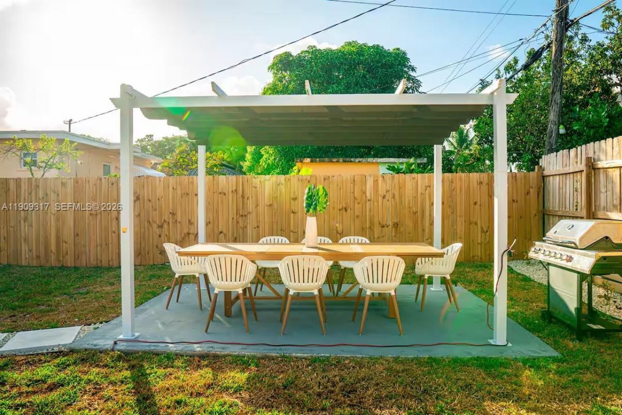 271 NW 143rd St, Miami, FL 33168 Photo