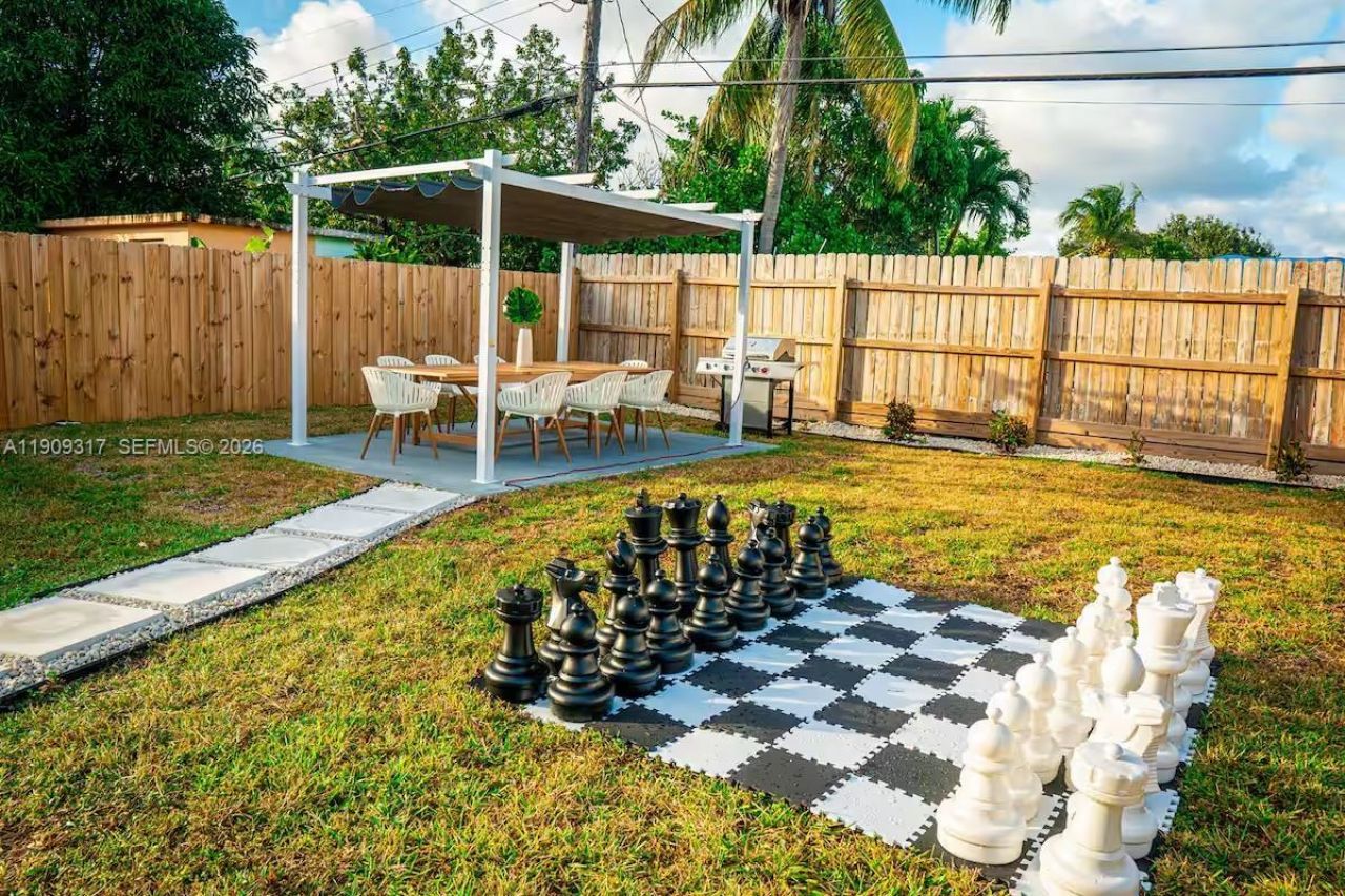 271 NW 143rd St, Miami, FL 33168 Photo