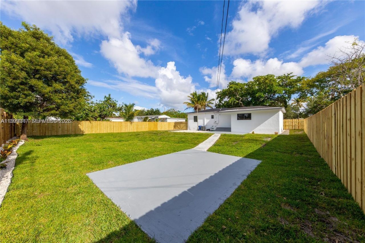 271 NW 143rd St, Miami, FL 33168 Photo