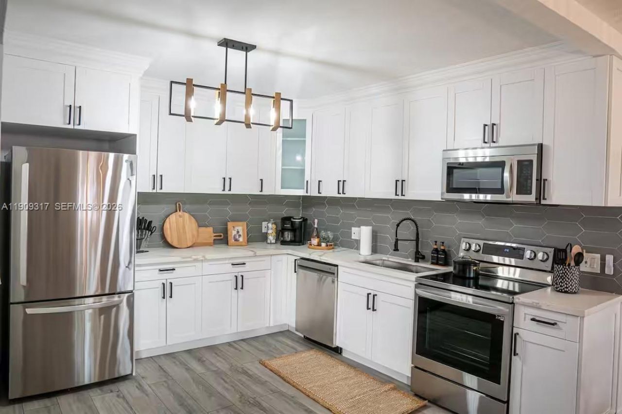 271 NW 143rd St, Miami, FL 33168 Photo