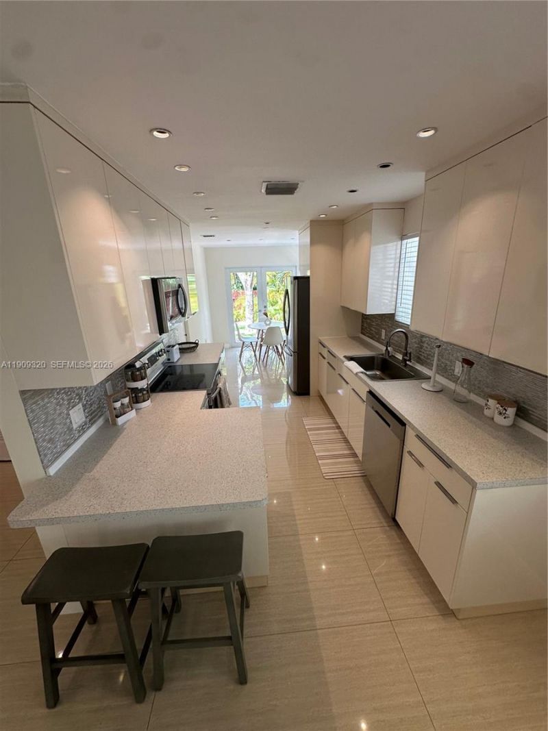 9464 Abbott Ave, Surfside, FL 33154 Photo