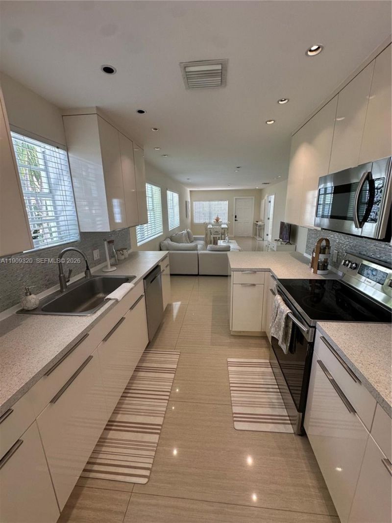 9464 Abbott Ave, Surfside, FL 33154 Photo