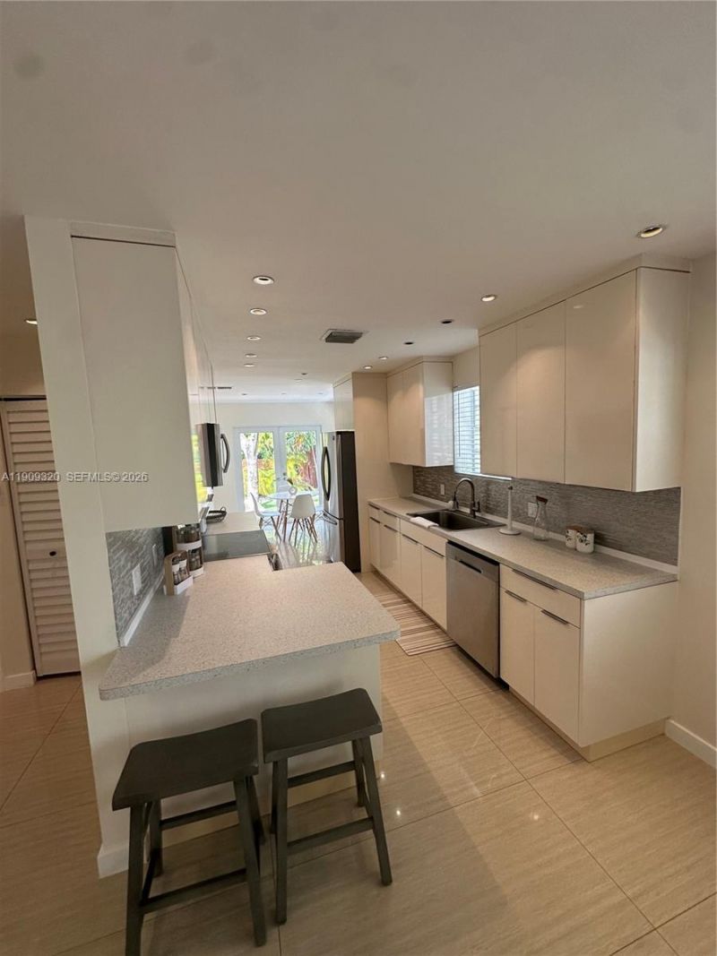 9464 Abbott Ave, Surfside, FL 33154 Photo