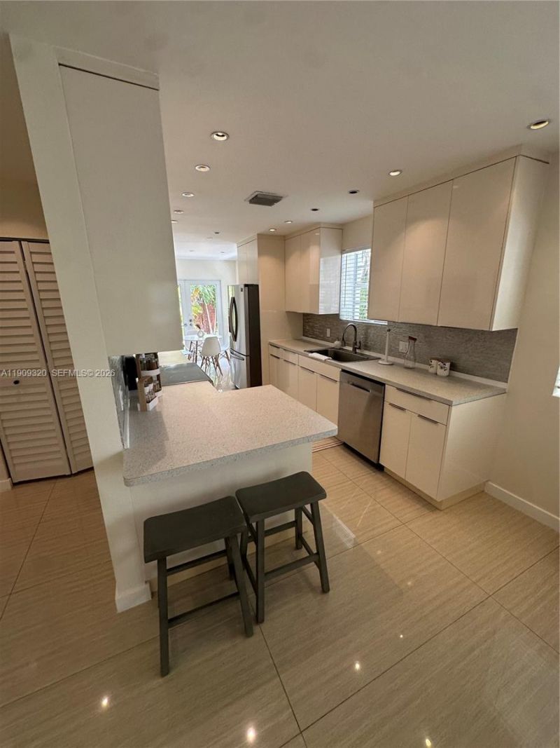 9464 Abbott Ave, Surfside, FL 33154 Photo