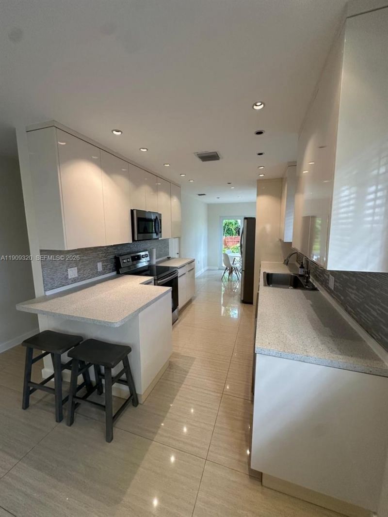 9464 Abbott Ave, Surfside, FL 33154 Photo