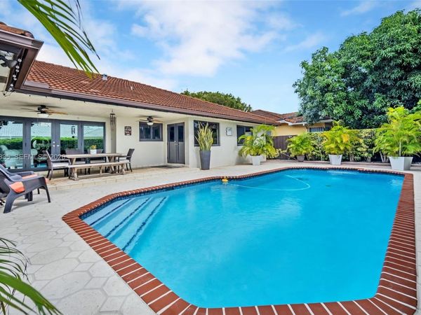 15462 SW 115th St, Miami, FL 33196