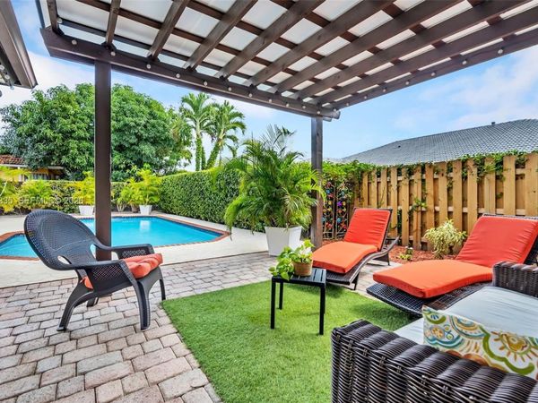 15462 SW 115th St, Miami, FL 33196