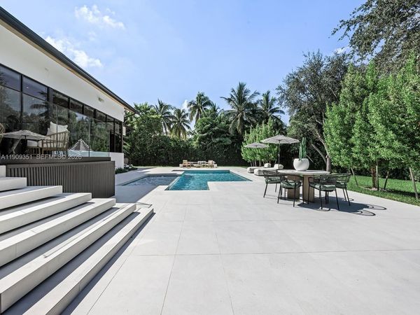 7910 Los Pinos Cir, Coral Gables, FL 33143