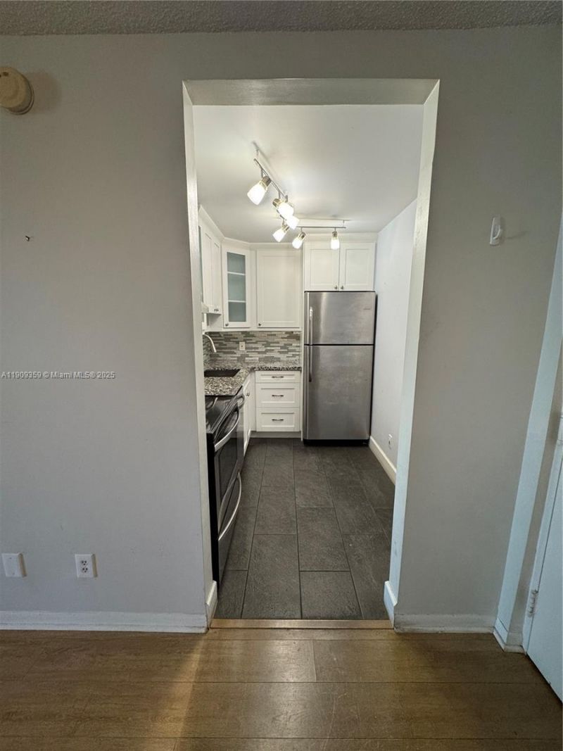 8411 NW 8th St, Unit 203, Miami, FL 33126 Photo