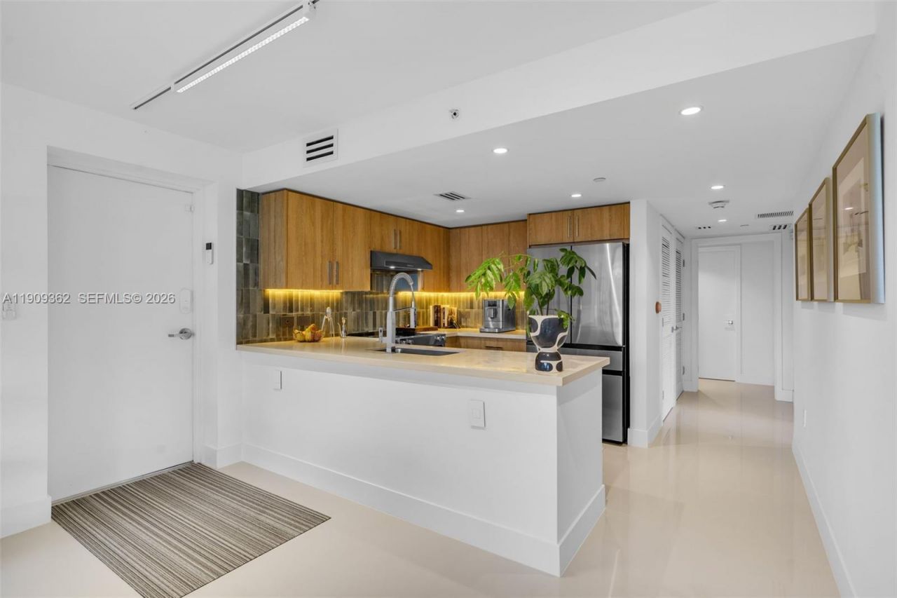 1100 100th St, Unit 401, Bay Harbor Islands, FL 33154 Photo