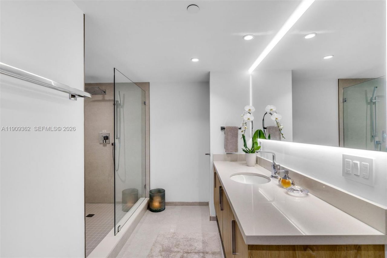 1100 100th St, Unit 401, Bay Harbor Islands, FL 33154 Photo