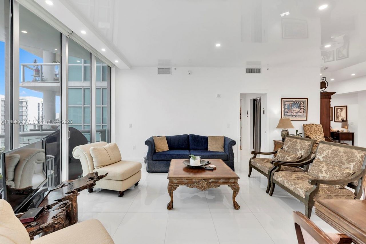 3131 NE 188th St, Unit 2-1004, Aventura, FL 33180 Photo