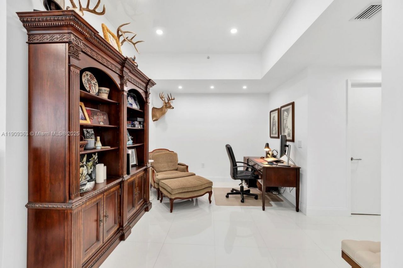 3131 NE 188th St, Unit 2-1004, Aventura, FL 33180 Photo