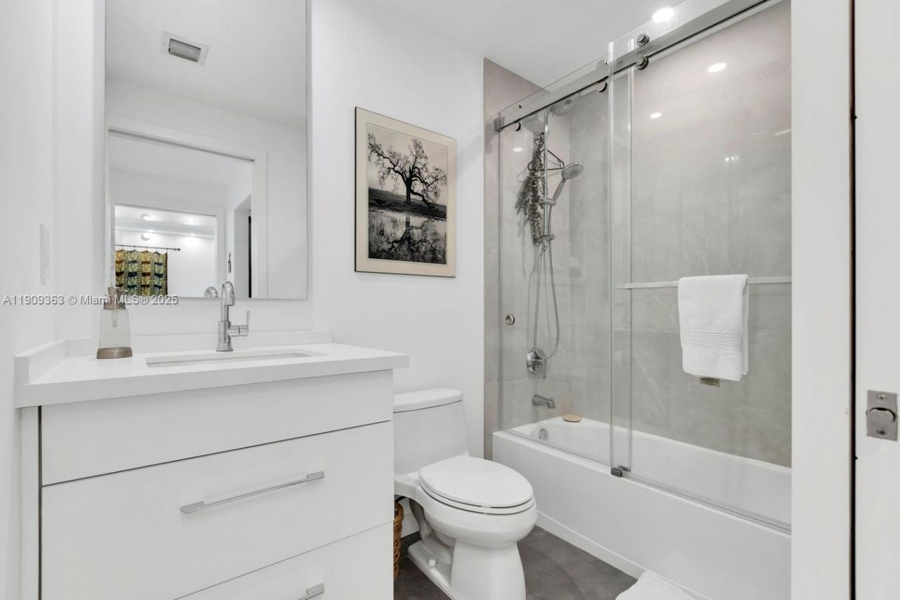 3131 NE 188th St, Unit 2-1004, Aventura, FL 33180 Photo