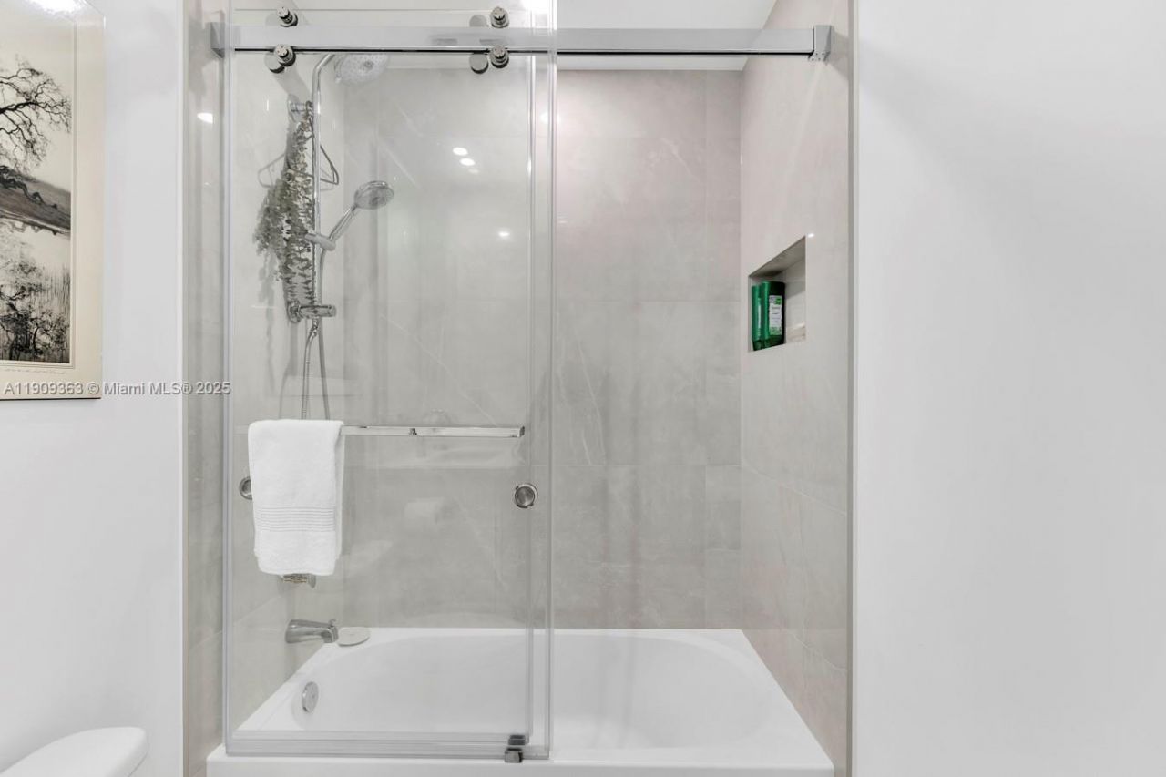 3131 NE 188th St, Unit 2-1004, Aventura, FL 33180 Photo