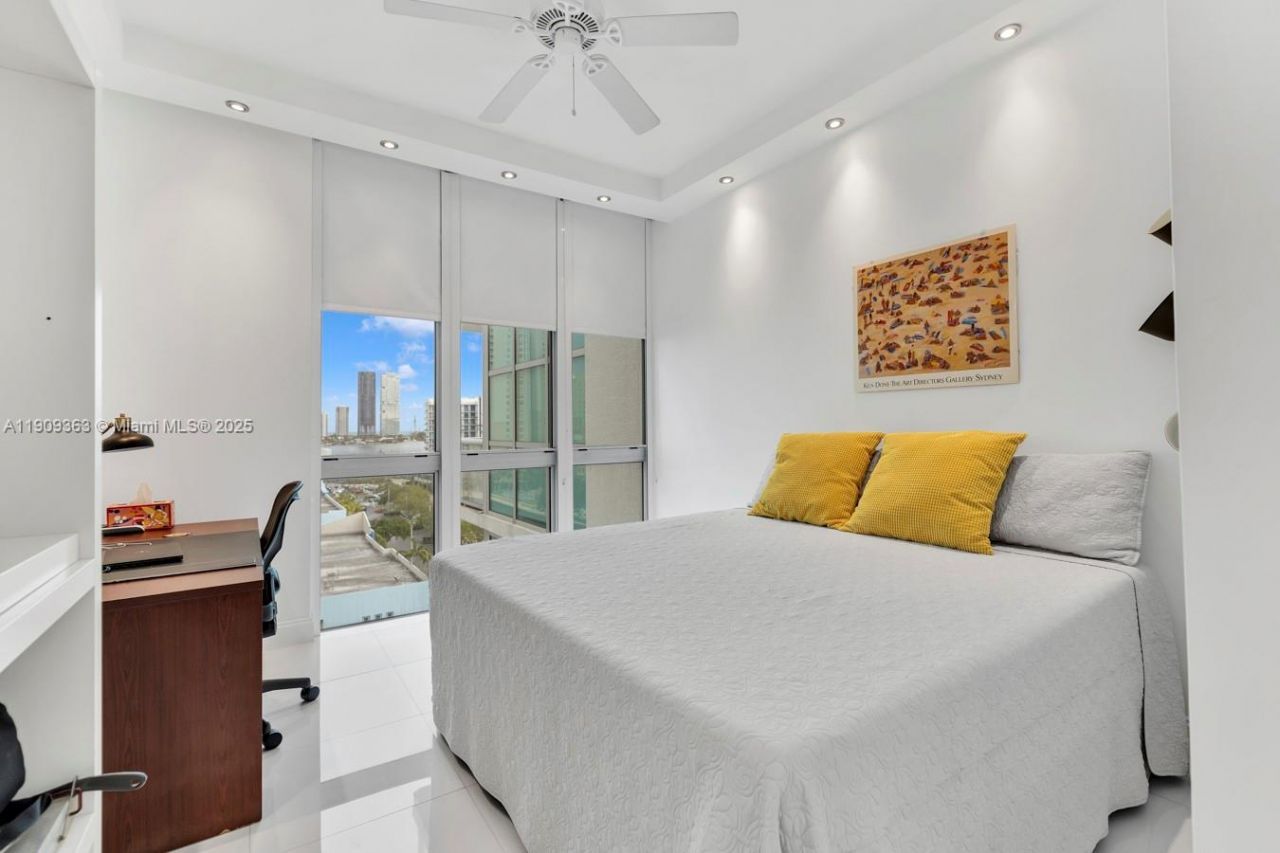 3131 NE 188th St, Unit 2-1004, Aventura, FL 33180 Photo