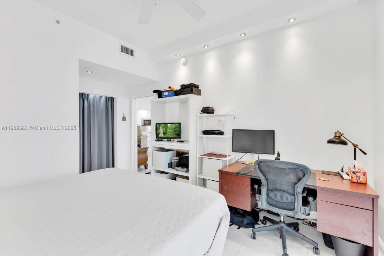 3131 NE 188th St, Unit 2-1004, Aventura, FL 33180 Photo