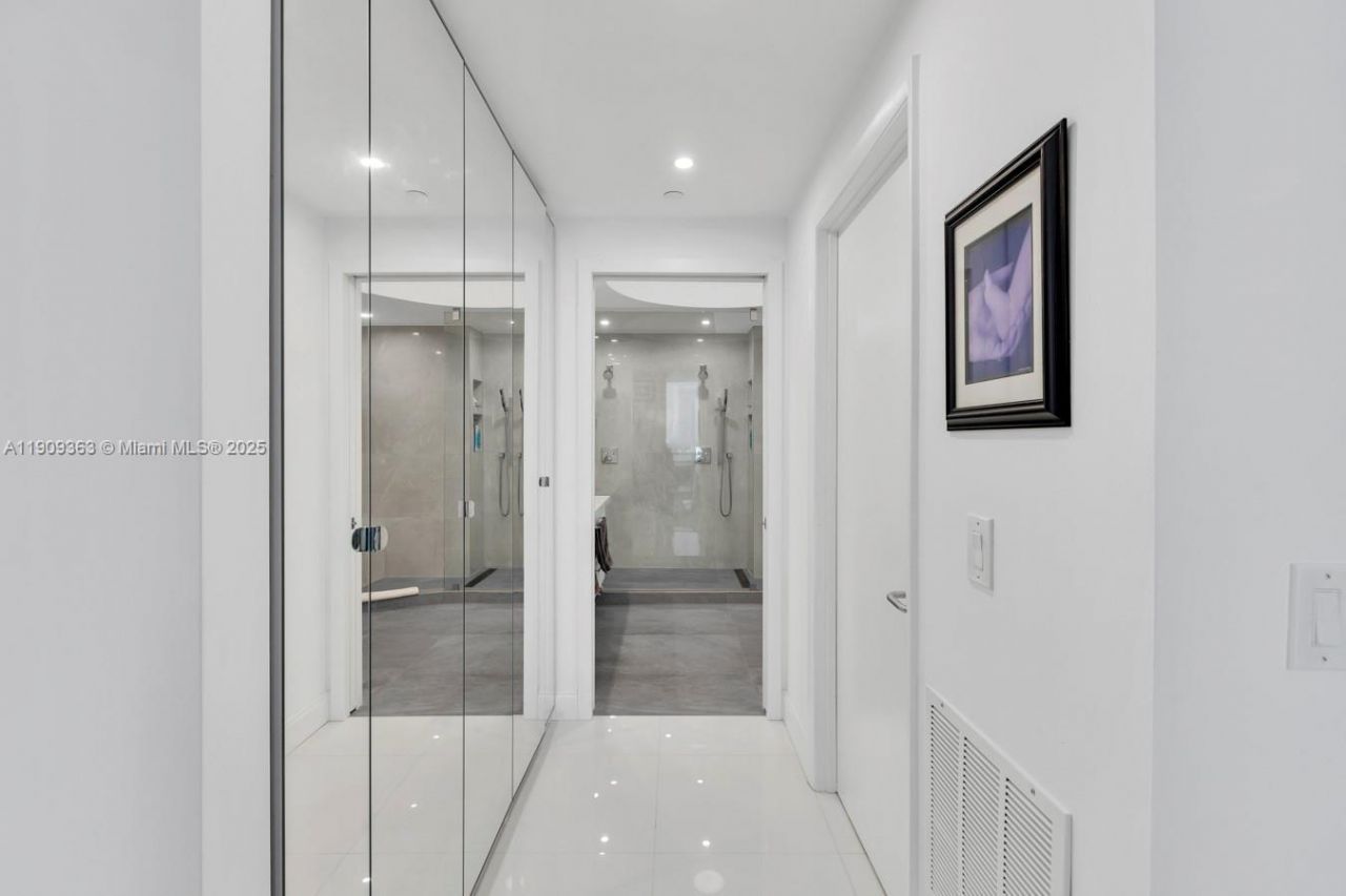 3131 NE 188th St, Unit 2-1004, Aventura, FL 33180 Photo