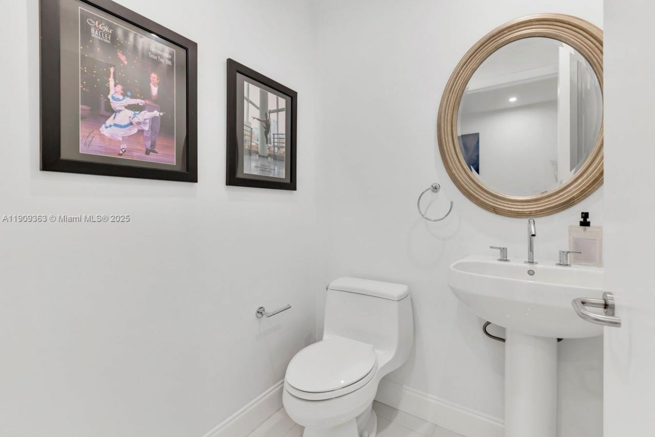 3131 NE 188th St, Unit 2-1004, Aventura, FL 33180 Photo