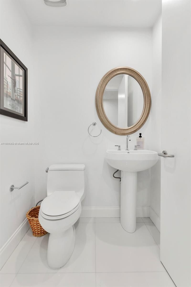 3131 NE 188th St, Unit 2-1004, Aventura, FL 33180 Photo