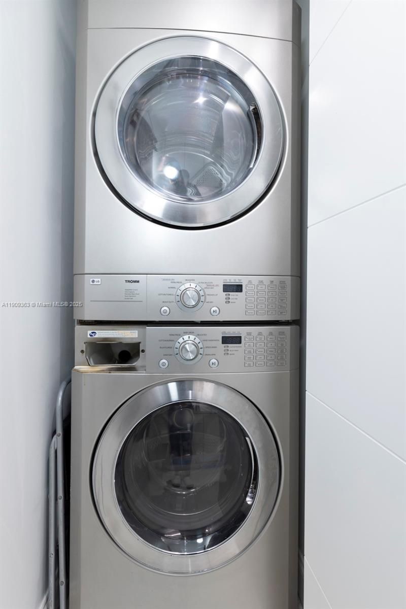 3131 NE 188th St, Unit 2-1004, Aventura, FL 33180 Photo