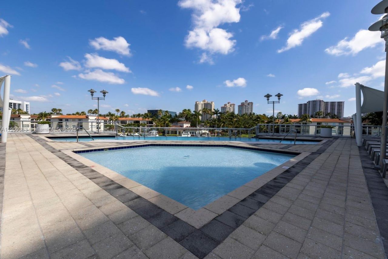 3131 NE 188th St, Unit 2-1004, Aventura, FL 33180 Photo