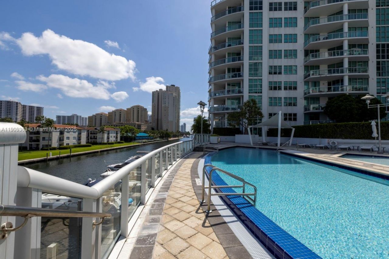 3131 NE 188th St, Unit 2-1004, Aventura, FL 33180 Photo