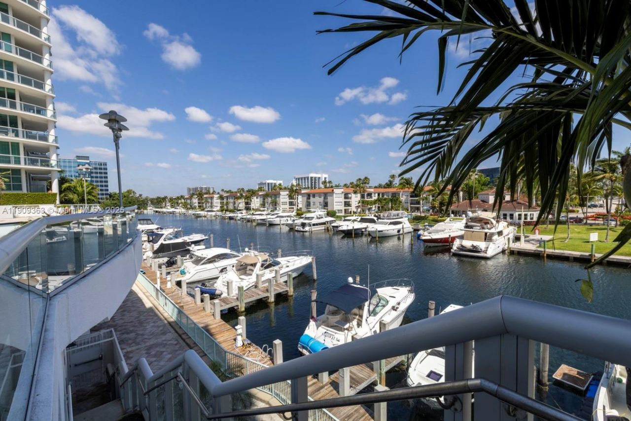 3131 NE 188th St, Unit 2-1004, Aventura, FL 33180 Photo