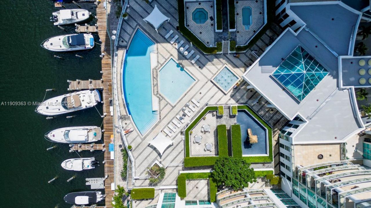 3131 NE 188th St, Unit 2-1004, Aventura, FL 33180 Photo