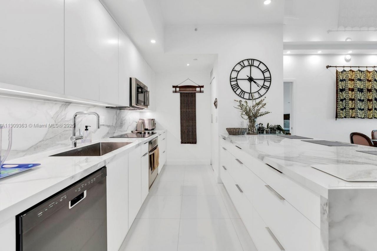 3131 NE 188th St, Unit 2-1004, Aventura, FL 33180 Photo