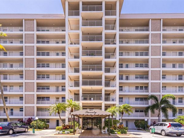 2671 S Course Dr, Unit 506, Pompano Beach, FL 33069