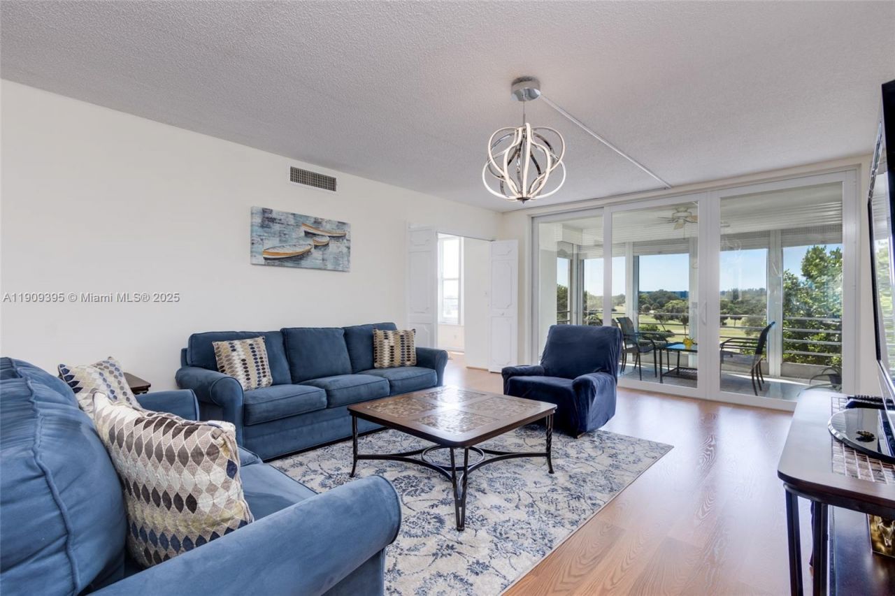 2671 S Course Dr, Unit 506, Pompano Beach, FL 33069 Photo