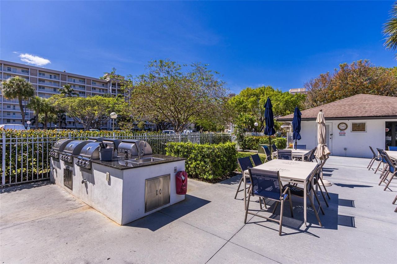 2671 S Course Dr, Unit 506, Pompano Beach, FL 33069 Photo