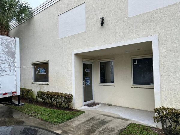 352 Tall Pines Rd, Unit I, West Palm Beach, FL 33413