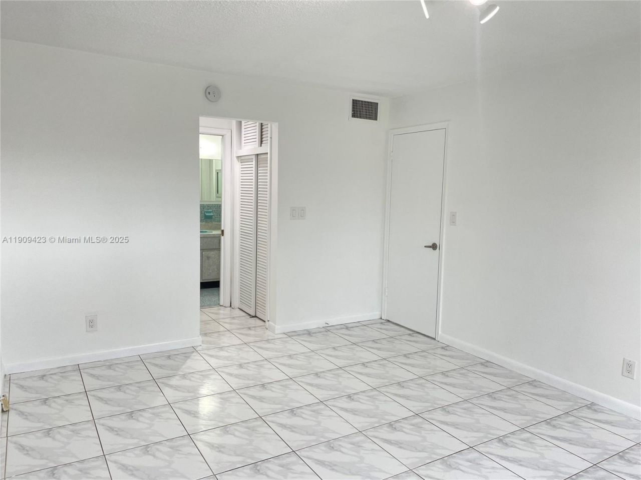 20201 NE 29th Ct, Unit D221, Aventura, FL 33180 Photo