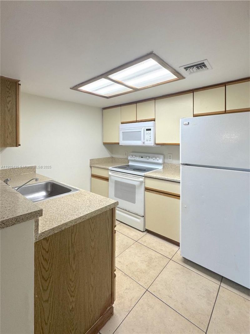 3215 Coral Lake Dr, Unit 3215, Coral Springs, FL 33065 Photo