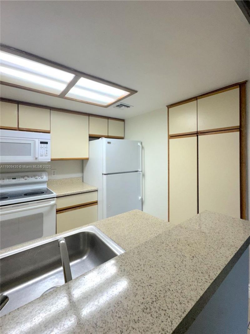 3215 Coral Lake Dr, Unit 3215, Coral Springs, FL 33065 Photo