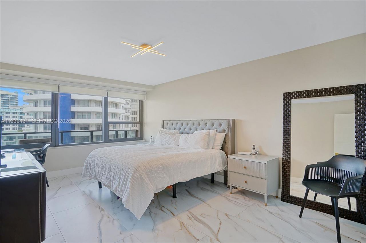 5225 Collins Ave, Unit 1403, Miami Beach, FL 33140 Photo