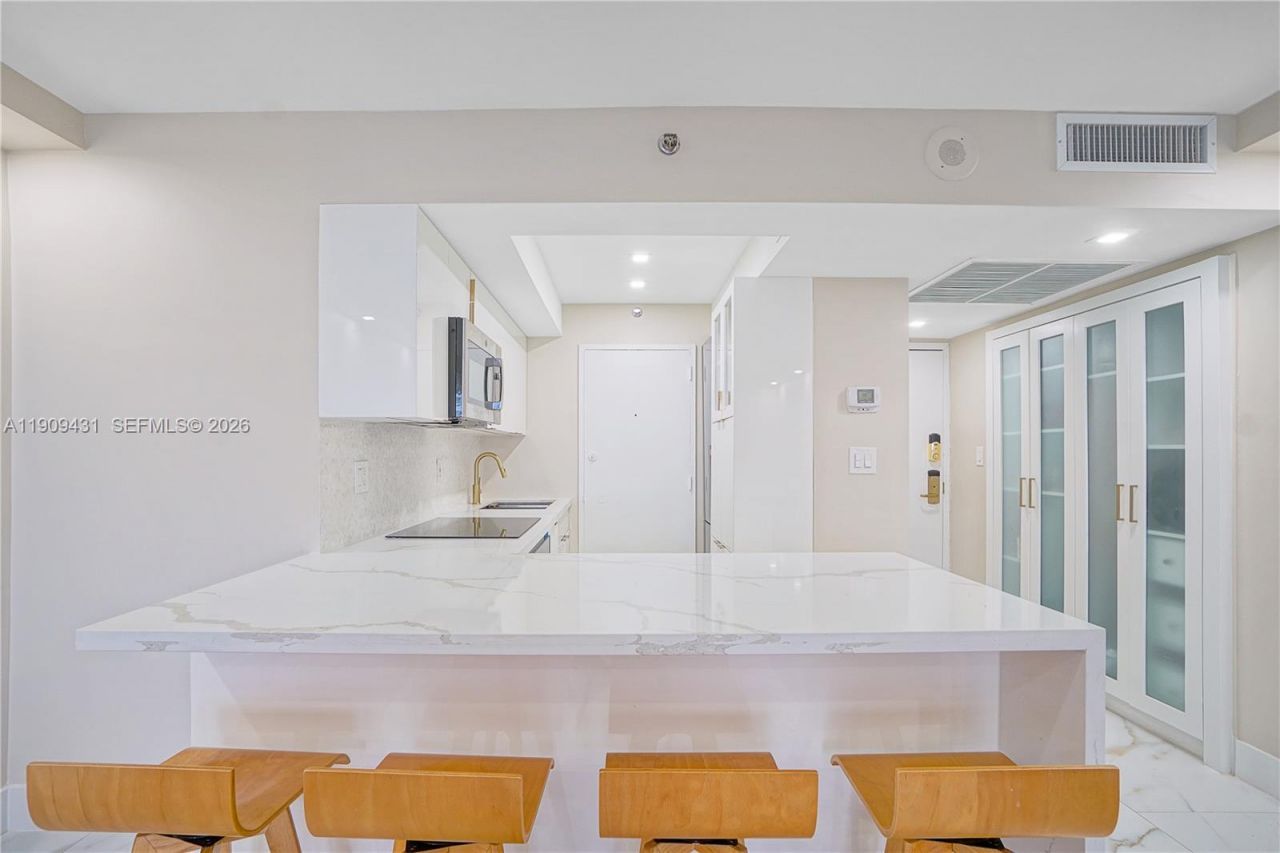 5225 Collins Ave, Unit 1403, Miami Beach, FL 33140 Photo