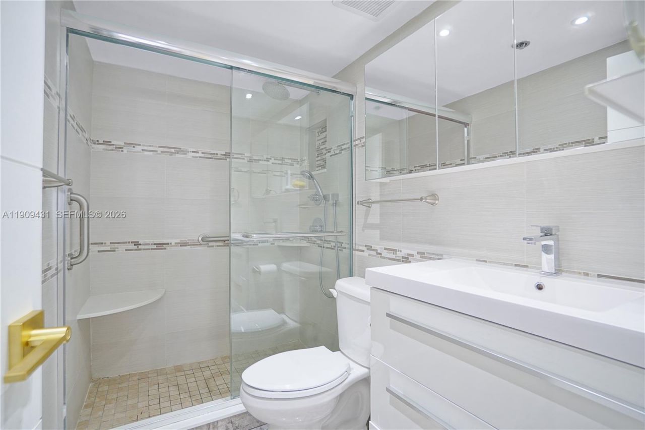 5225 Collins Ave, Unit 1403, Miami Beach, FL 33140 Photo