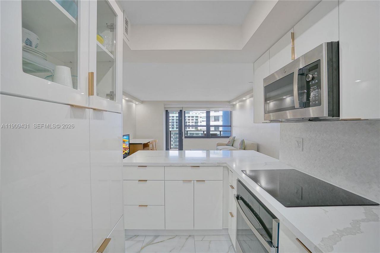 5225 Collins Ave, Unit 1403, Miami Beach, FL 33140 Photo