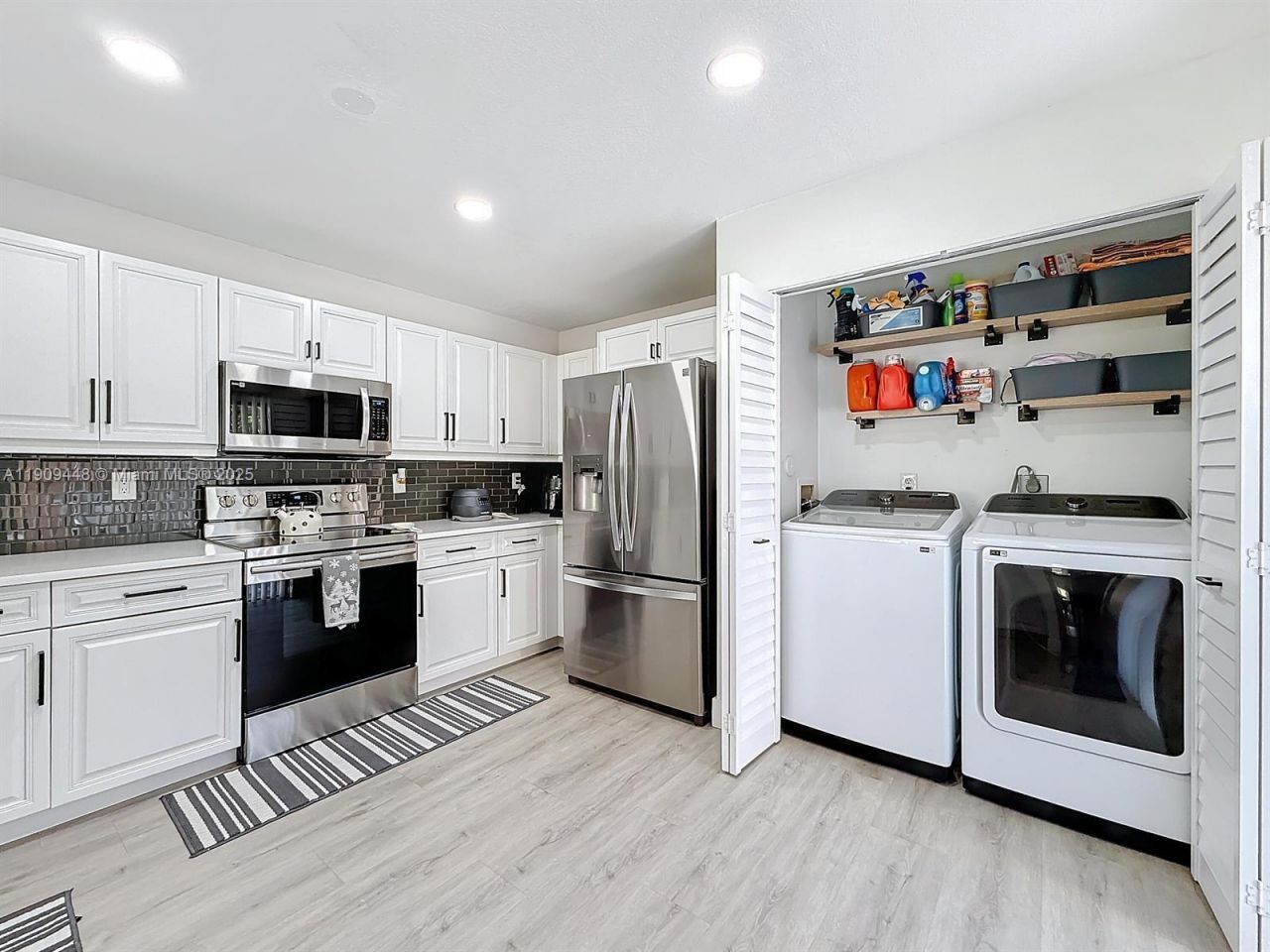 8117 NW 71st Ct, Tamarac, FL 33321 Photo