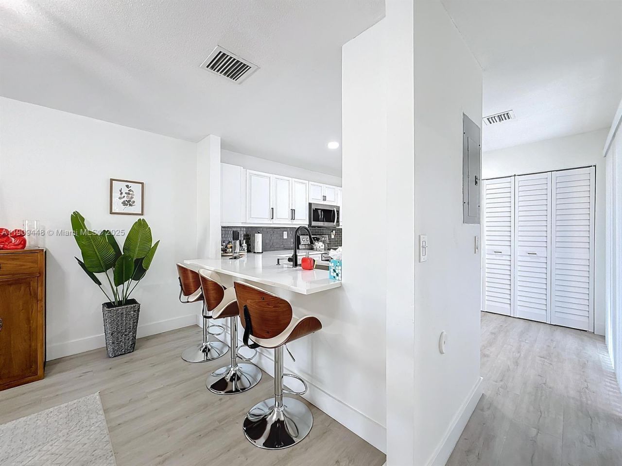 8117 NW 71st Ct, Tamarac, FL 33321 Photo